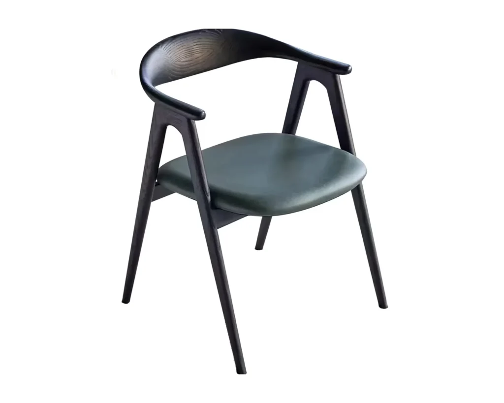 כיסא עץ מעוצב מרופד