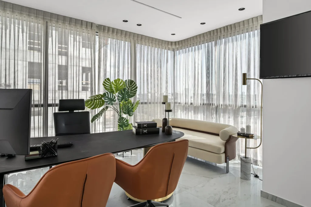משרד נדל״ן יוקרתי בעיצוב עדי שמיסיאן – פרויקט מרום