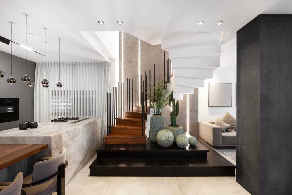 חלל מגורים מעוצב בפרויקט מעצבים יוקרתי בשרון