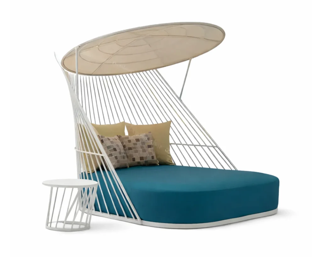 מיטת חוץ מפוארת עם גגון מעוצב