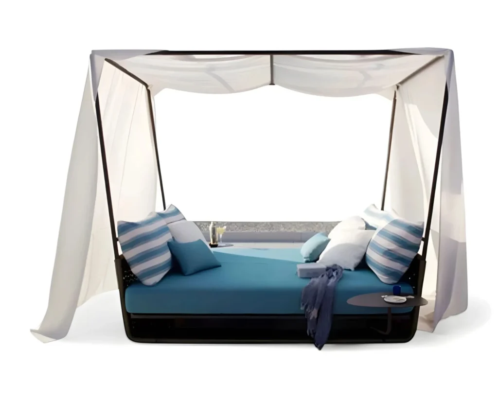 מיטת שיזוף עם הצללה אלגנטית