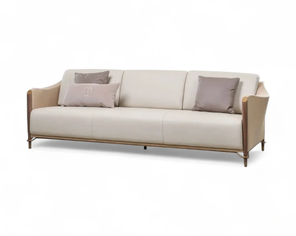 ספה מעוצבת מעור משולבת עם ידיות עץ