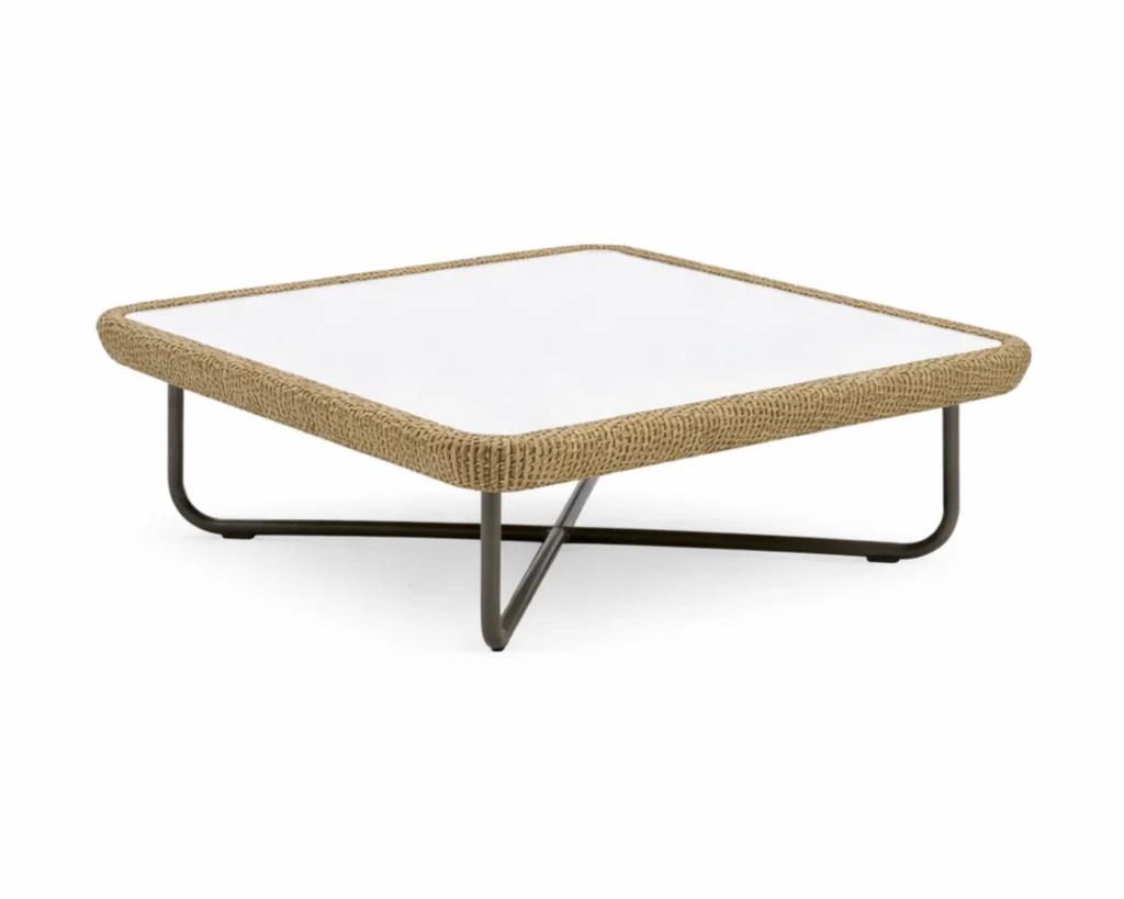 שולחן חוץ קלוע בעיצוב מודרני