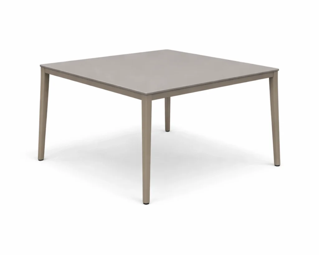 שולחן חוץ אלגנטי מפורצלן