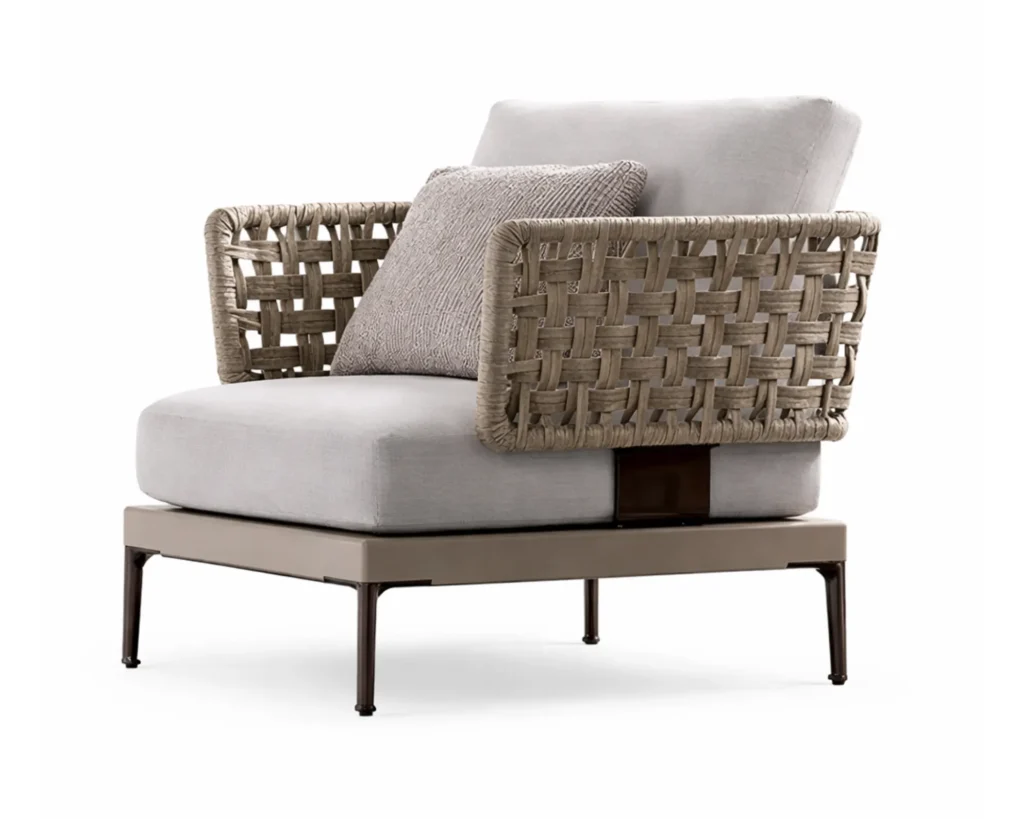 כורסת אלגנטית קלועה