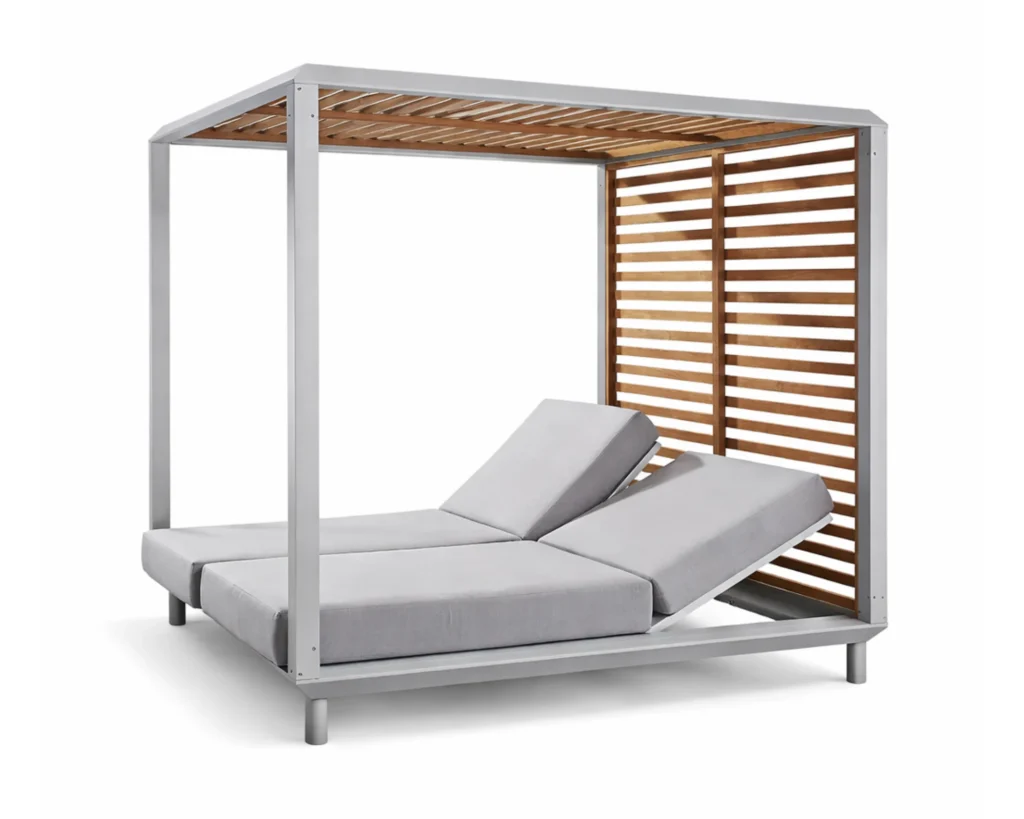 מיטת גן מרופדת עם פרגולה מעוצבת