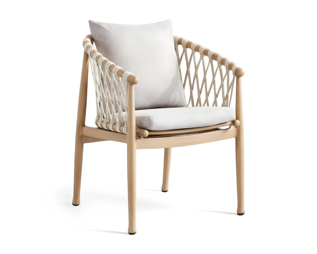 כיסא עץ קלוע