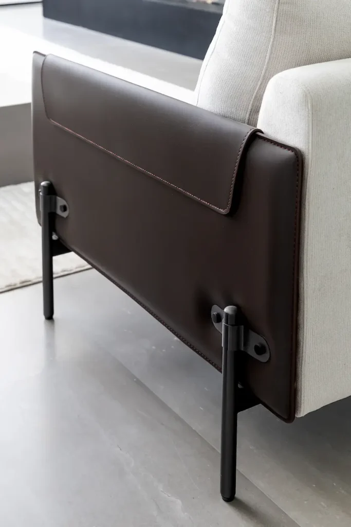 פינת אוכל מעוצבת בבית יוקרה בכפר שמריהו