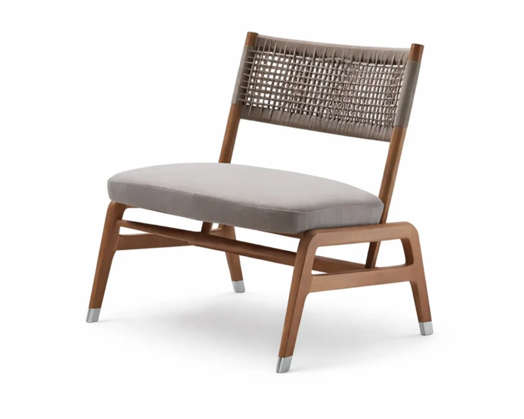 כיסא בשילוב עץ