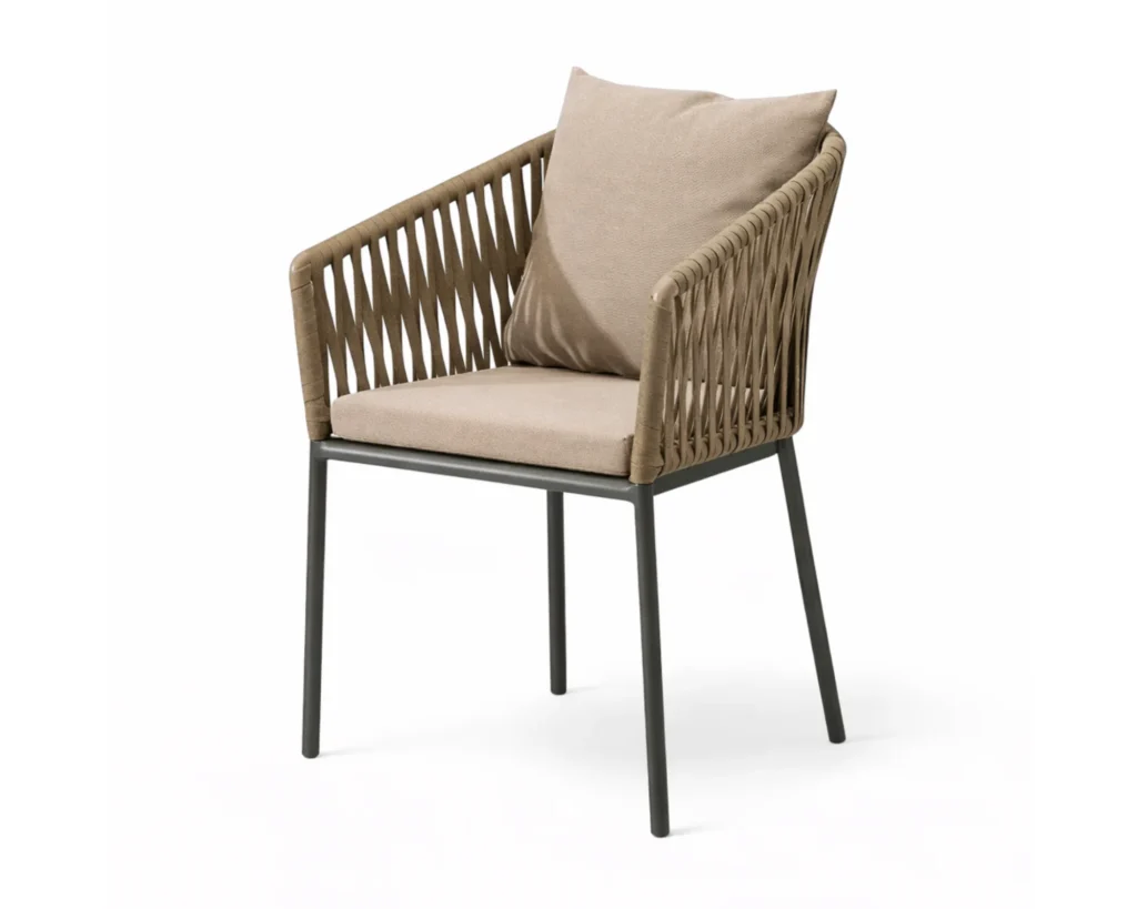 כיסא גן בעיצוב קלוע