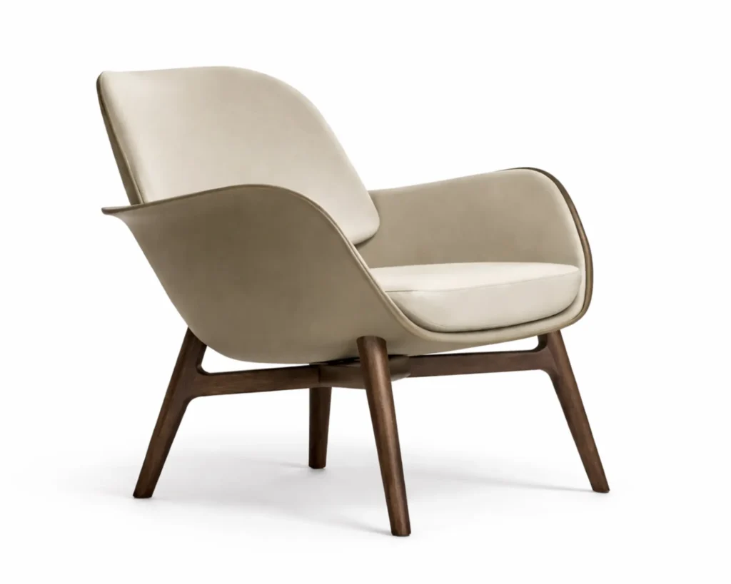 כורסא מעוצבת עם רגלי עץ