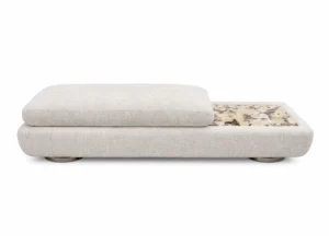 הדום מרופד מלבני למיטה