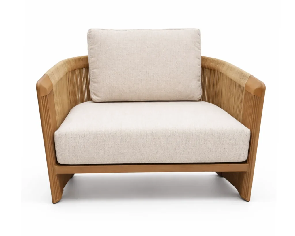 כורסאת גן עם מסגרת עץ וידיות מעוגלות